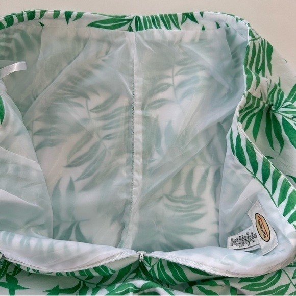 Talbots cropped pants, high waisted, in π―  cotton, tropical print - Picture 13 of 14